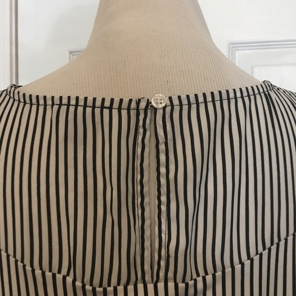 Ann Taylor top size 1X. Pull on. Short sleeve. - Picture 5 of 9